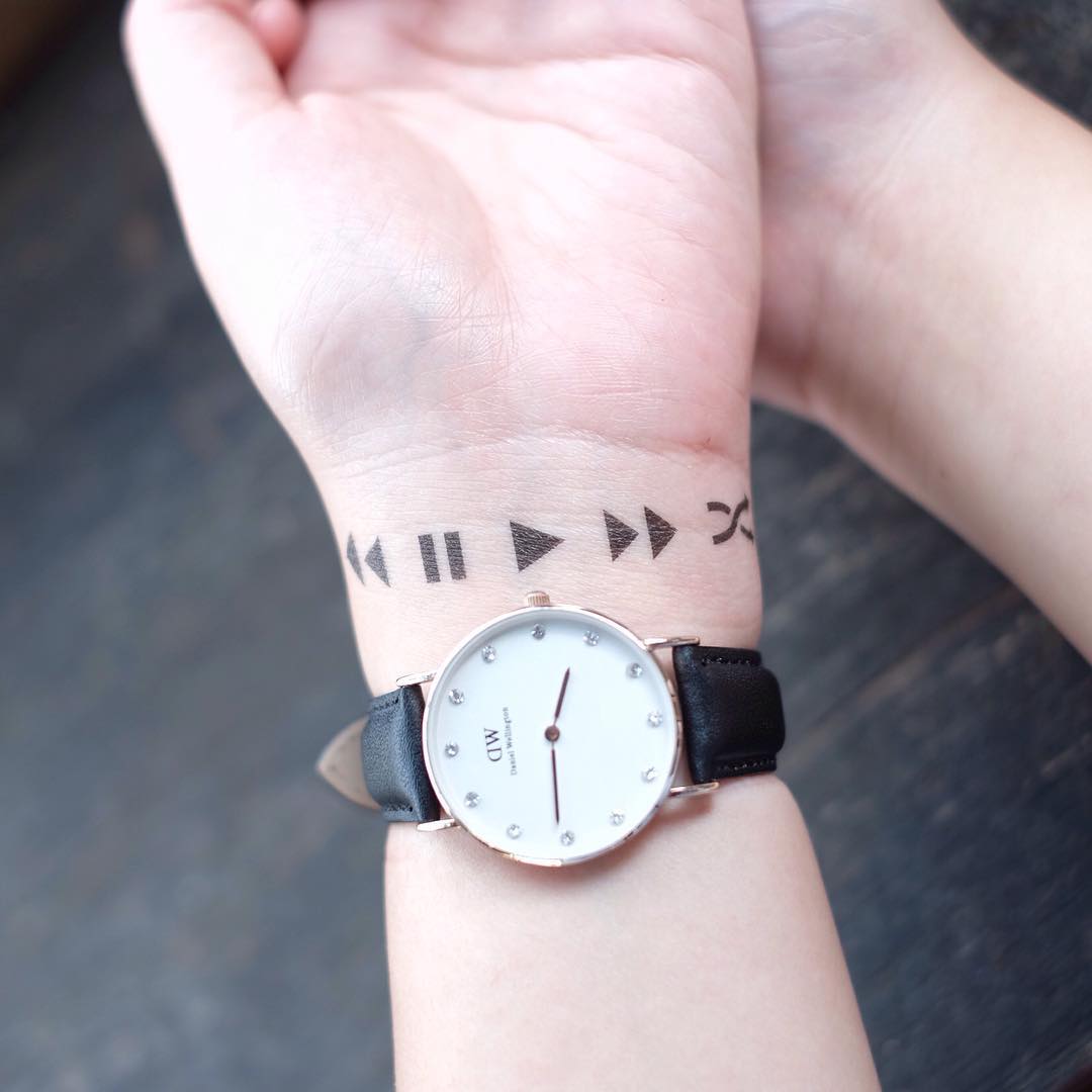 minimalist-tattoo-for-wrist-temporary-black-designs